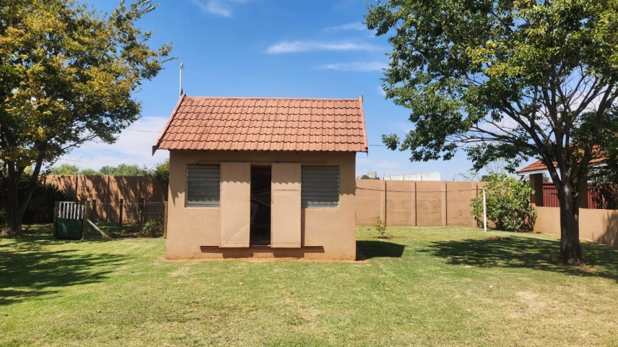 4 Bedroom Property for Sale in Robinpark Gauteng