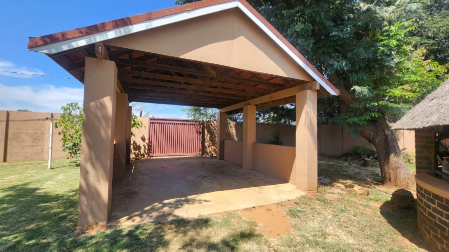 4 Bedroom Property for Sale in Robinpark Gauteng