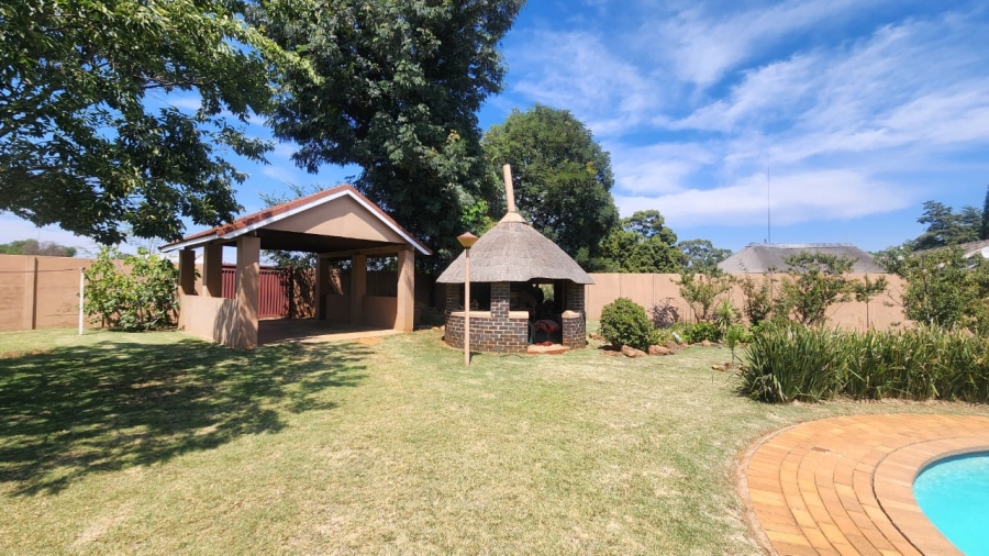 4 Bedroom Property for Sale in Robinpark Gauteng