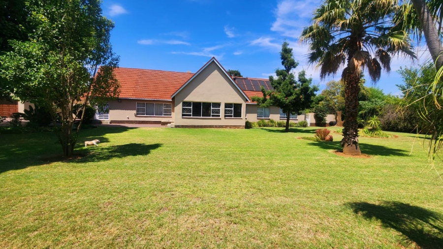 4 Bedroom Property for Sale in Robinpark Gauteng