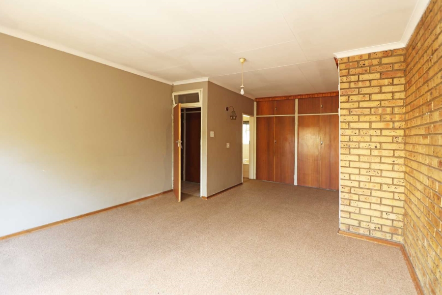 4 Bedroom Property for Sale in Greenhills Gauteng