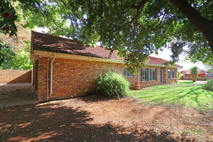 4 Bedroom Property for Sale in Greenhills Gauteng