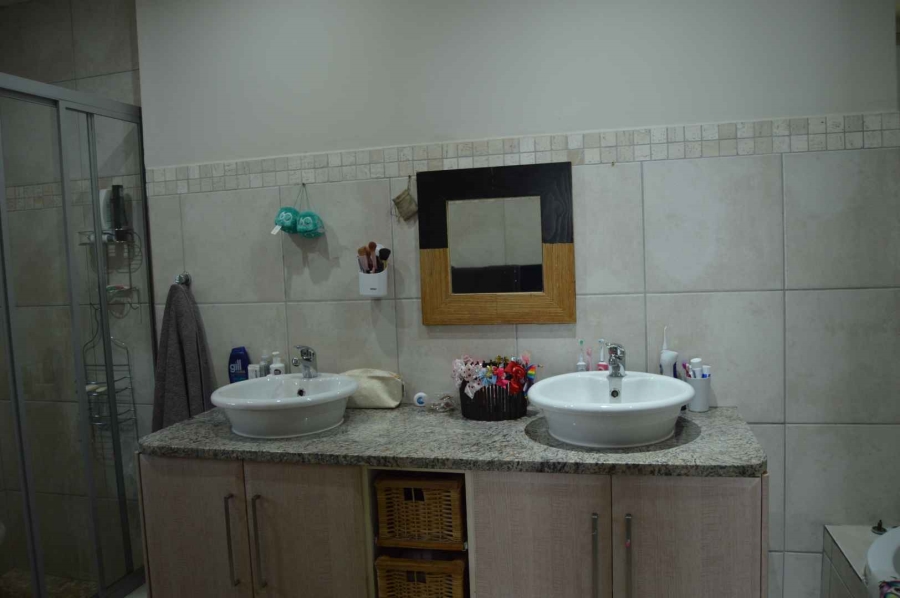 To Let 3 Bedroom Property for Rent in Six Fountains Residential Estate Gauteng