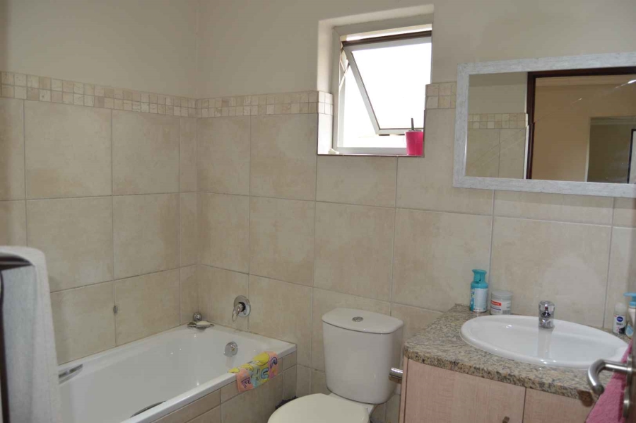 To Let 3 Bedroom Property for Rent in Six Fountains Residential Estate Gauteng