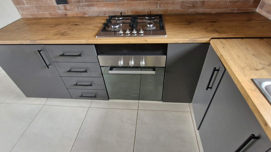 2 Bedroom Property for Sale in Faerie Glen Gauteng