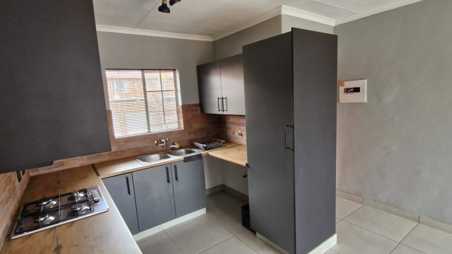 2 Bedroom Property for Sale in Faerie Glen Gauteng