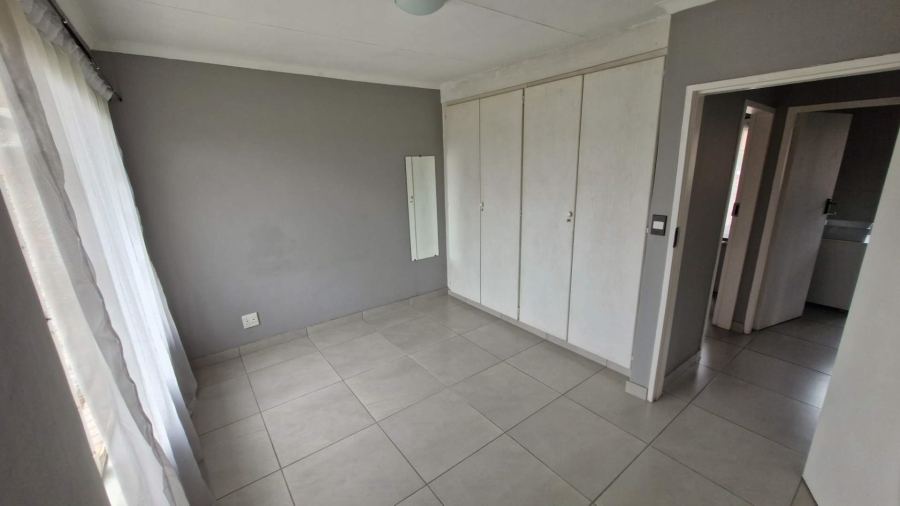 2 Bedroom Property for Sale in Faerie Glen Gauteng