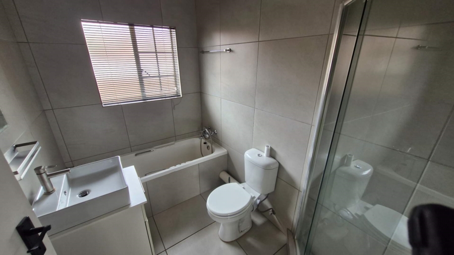 2 Bedroom Property for Sale in Faerie Glen Gauteng