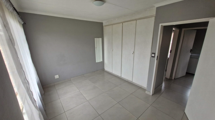2 Bedroom Property for Sale in Faerie Glen Gauteng