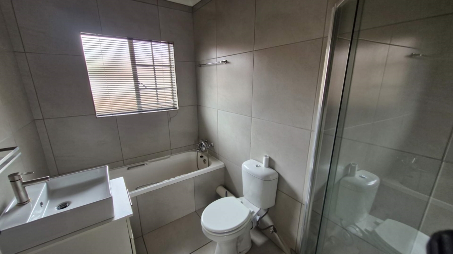 2 Bedroom Property for Sale in Faerie Glen Gauteng