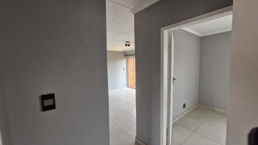 2 Bedroom Property for Sale in Faerie Glen Gauteng