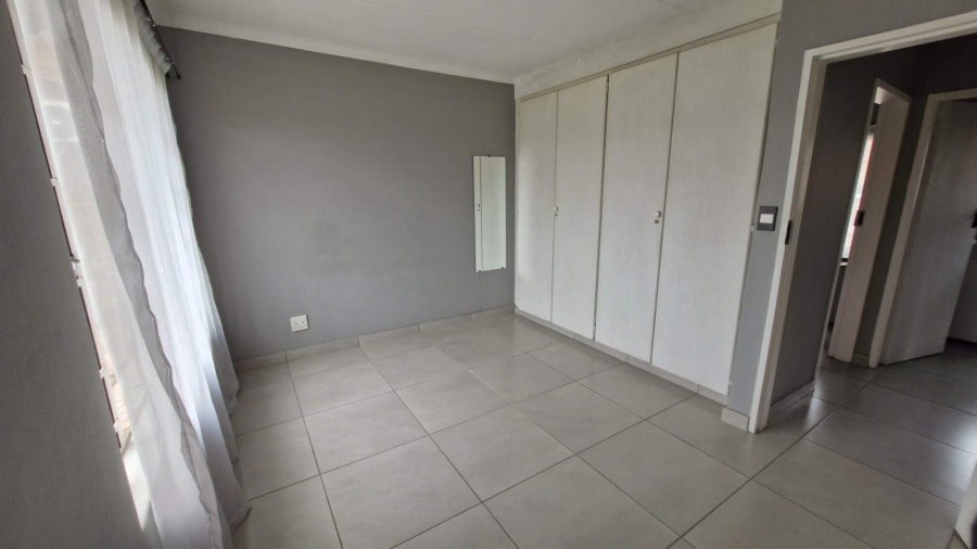 2 Bedroom Property for Sale in Faerie Glen Gauteng