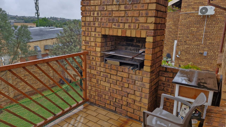 2 Bedroom Property for Sale in Faerie Glen Gauteng