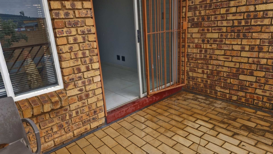 2 Bedroom Property for Sale in Faerie Glen Gauteng
