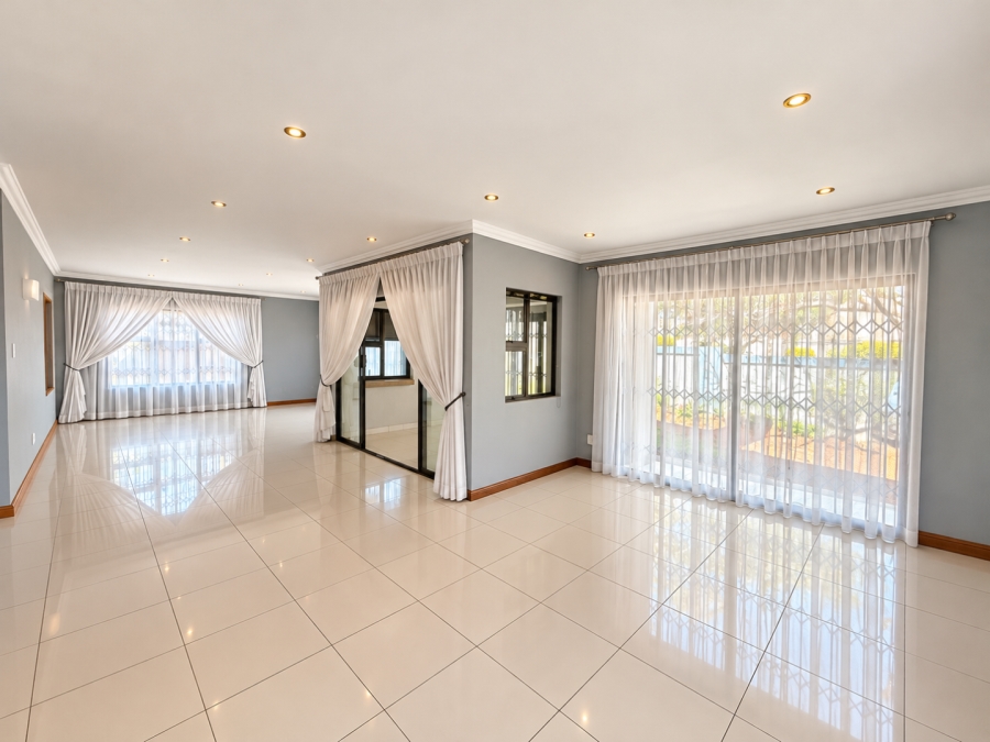 3 Bedroom Property for Sale in Pinehaven Gauteng