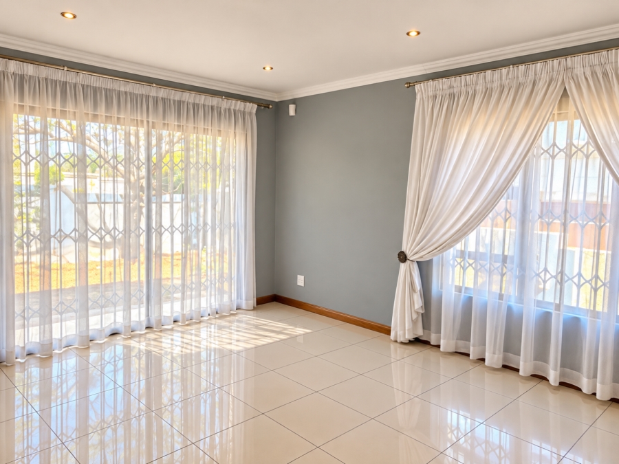 3 Bedroom Property for Sale in Pinehaven Gauteng