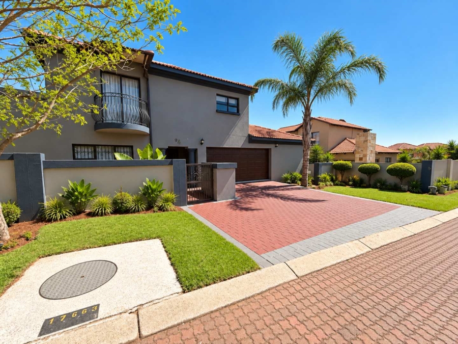 3 Bedroom Property for Sale in Pinehaven Gauteng