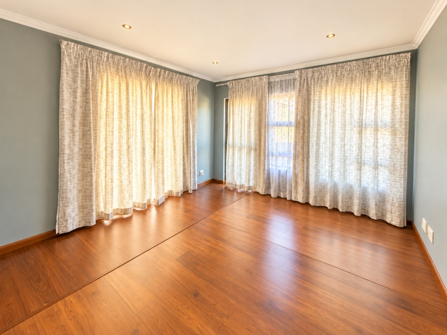 3 Bedroom Property for Sale in Pinehaven Gauteng