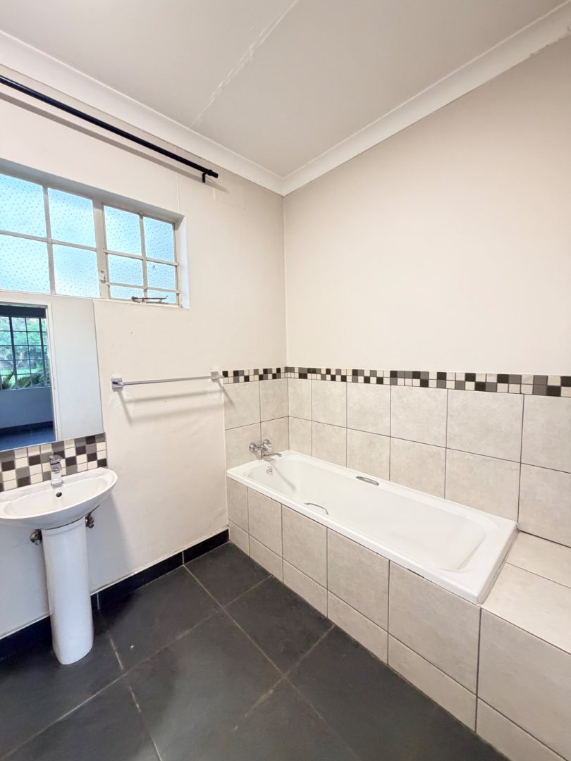 To Let 3 Bedroom Property for Rent in Beyerspark Gauteng