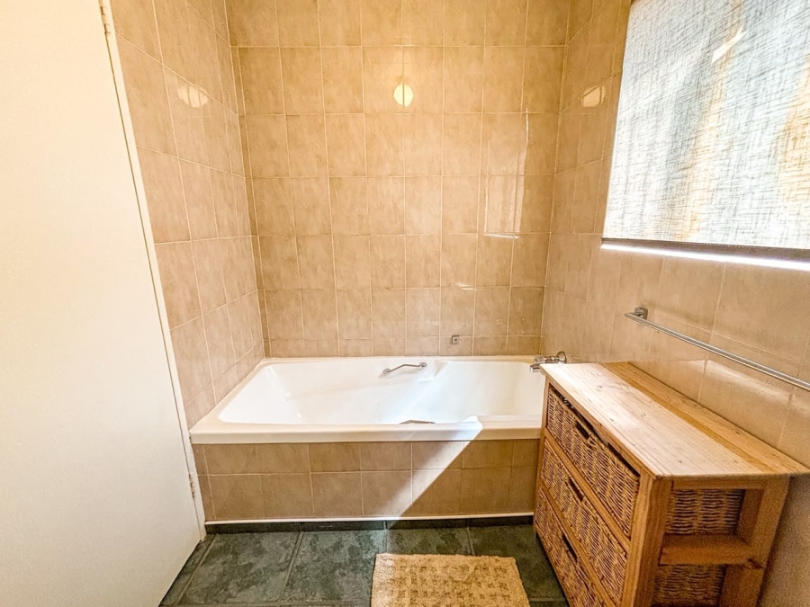 3 Bedroom Property for Sale in Bassonia Gauteng