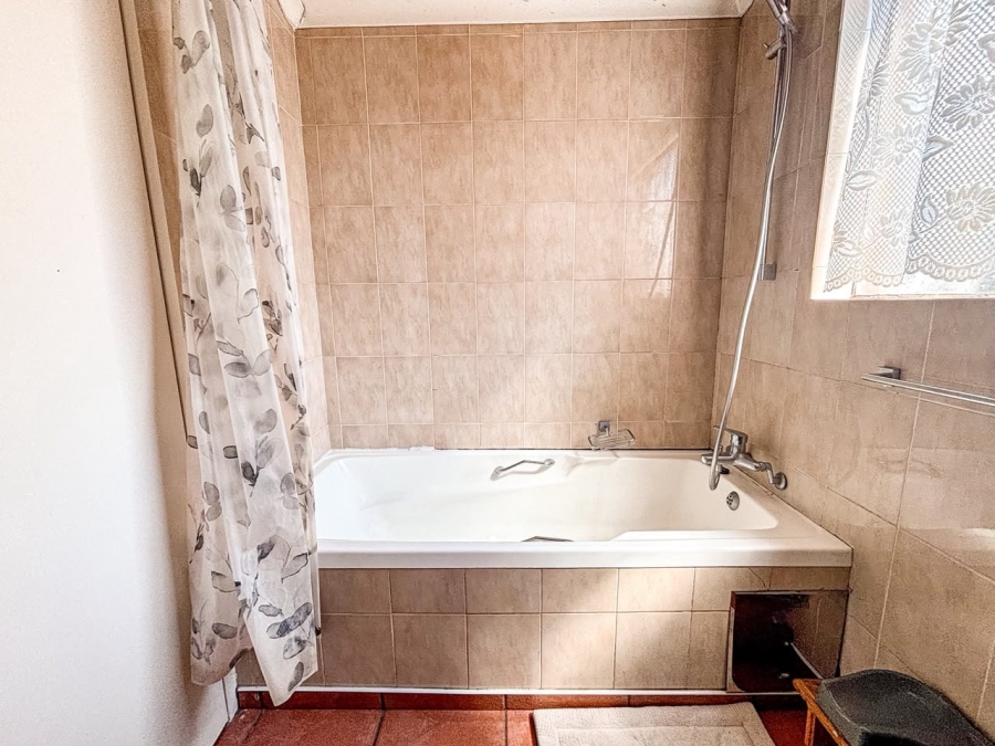 3 Bedroom Property for Sale in Bassonia Gauteng