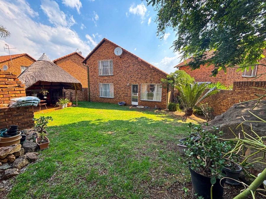 3 Bedroom Property for Sale in Bassonia Gauteng