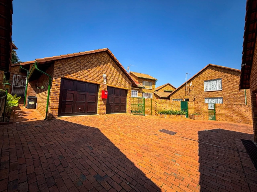 3 Bedroom Property for Sale in Bassonia Gauteng
