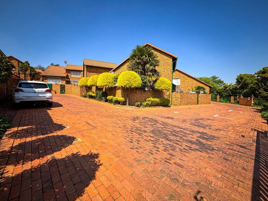 3 Bedroom Property for Sale in Bassonia Gauteng