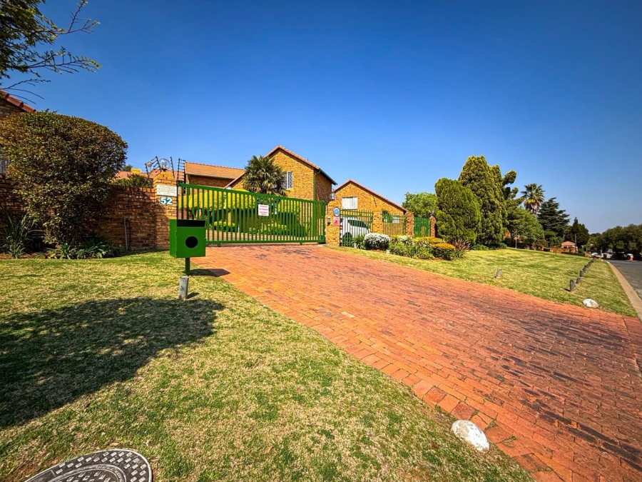 3 Bedroom Property for Sale in Bassonia Gauteng
