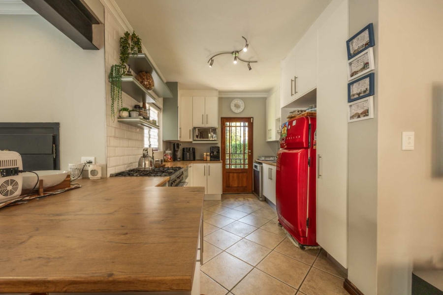 To Let 3 Bedroom Property for Rent in Olympus Gauteng
