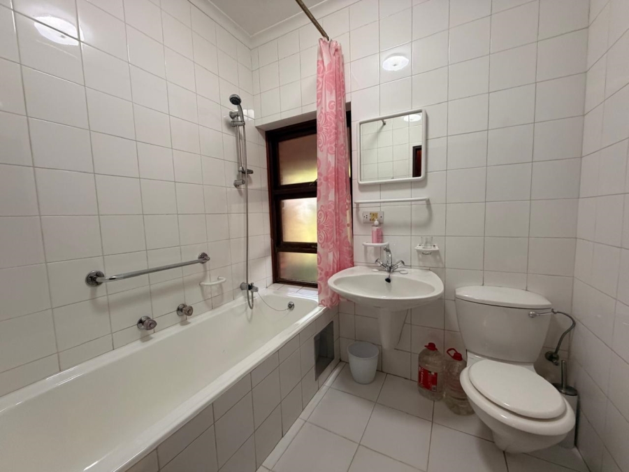 To Let 1 Bedroom Property for Rent in Waterkloof Ridge Gauteng