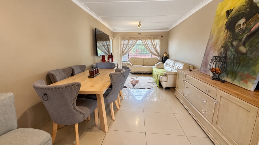 2 Bedroom Property for Sale in Discovery Gauteng