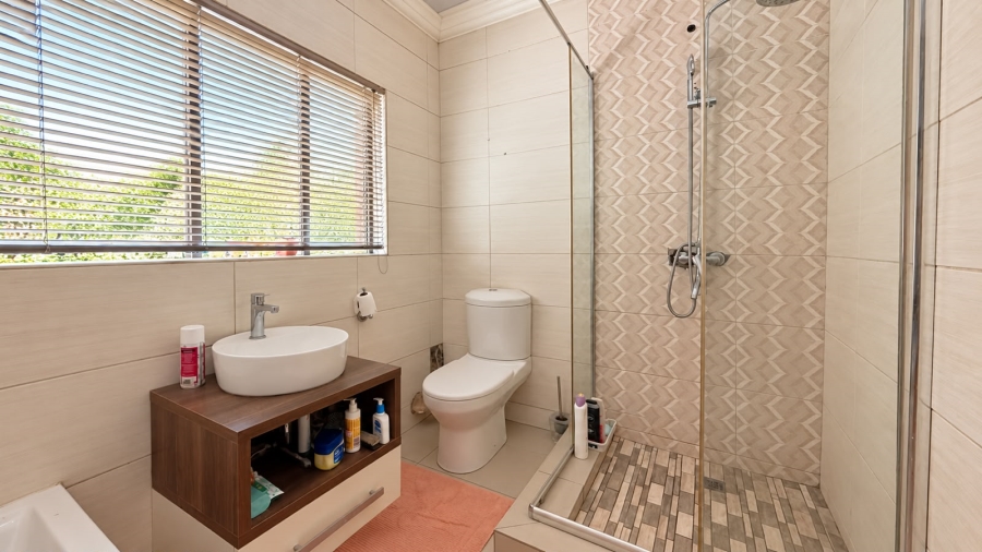 2 Bedroom Property for Sale in Discovery Gauteng