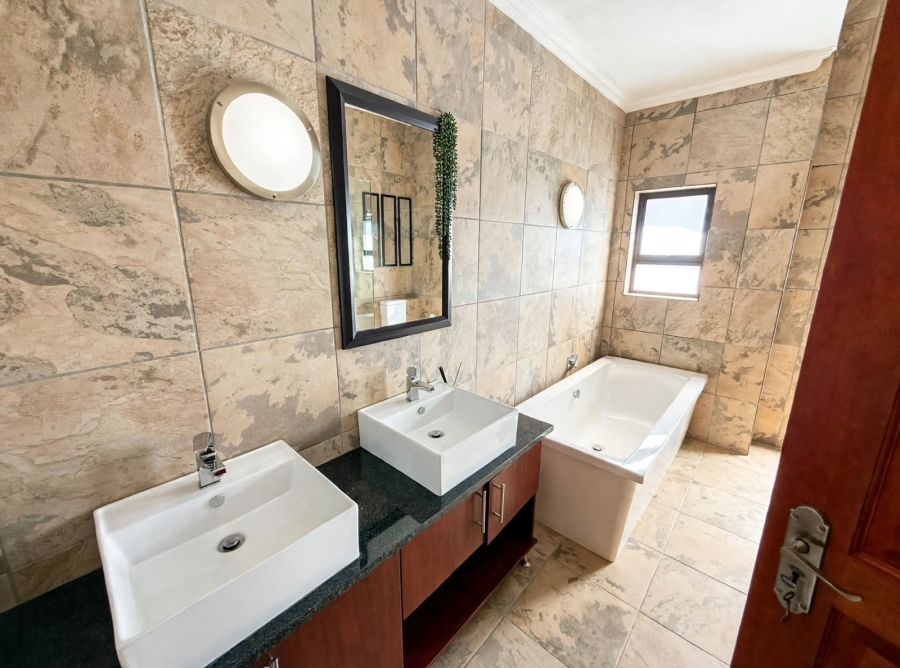3 Bedroom Property for Sale in Copperleaf Estate Gauteng