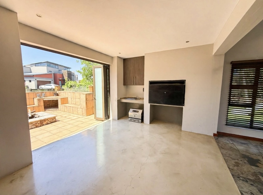 3 Bedroom Property for Sale in Copperleaf Estate Gauteng