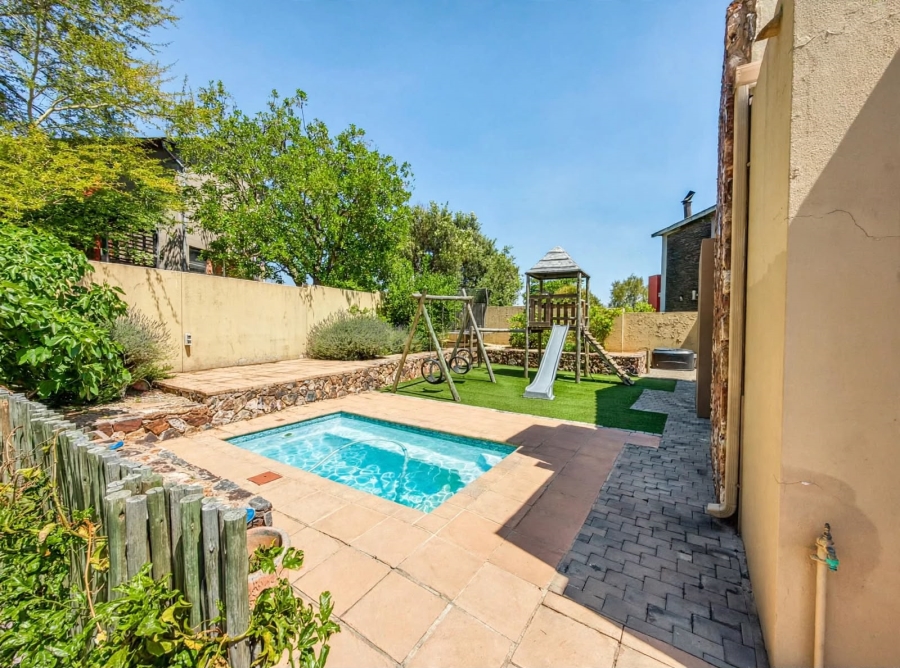 3 Bedroom Property for Sale in Copperleaf Estate Gauteng