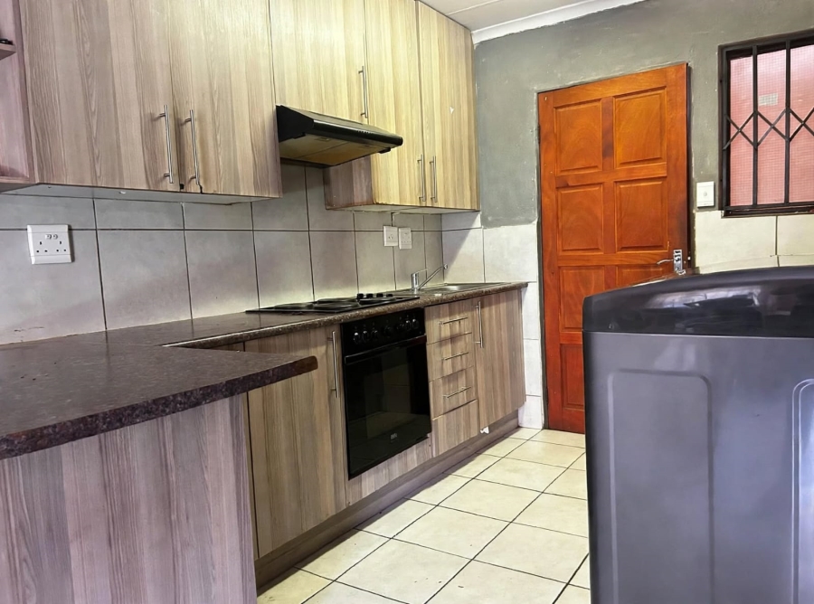 2 Bedroom Property for Sale in Cruywagenpark Gauteng