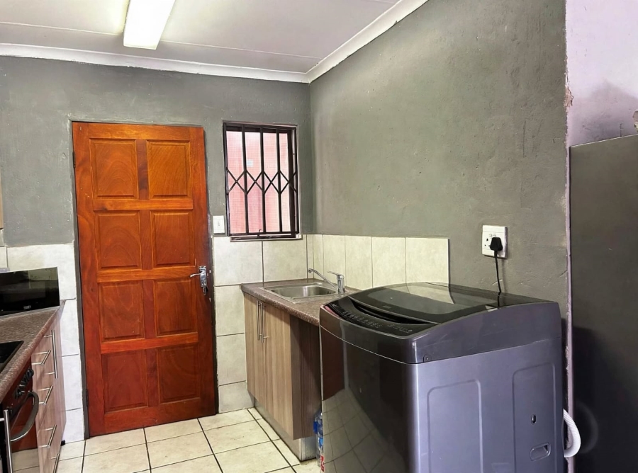 2 Bedroom Property for Sale in Cruywagenpark Gauteng