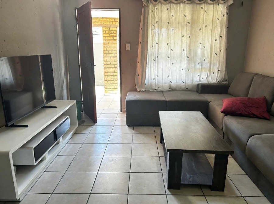 2 Bedroom Property for Sale in Cruywagenpark Gauteng