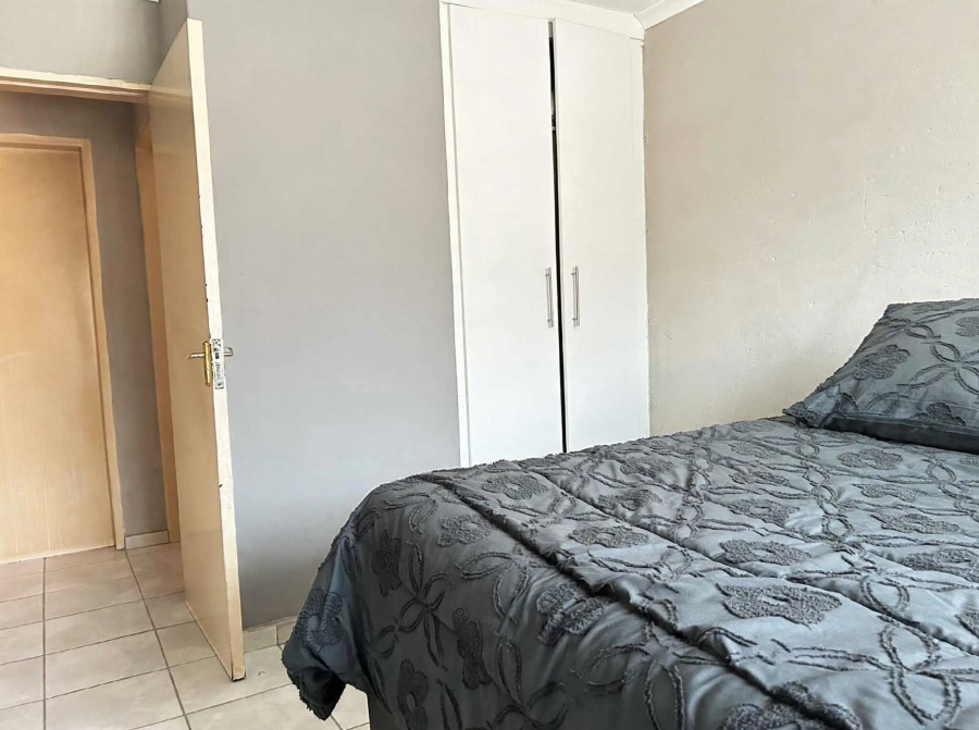 2 Bedroom Property for Sale in Cruywagenpark Gauteng