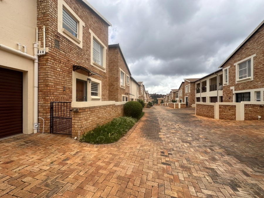 To Let 3 Bedroom Property for Rent in Wilgeheuwel Gauteng