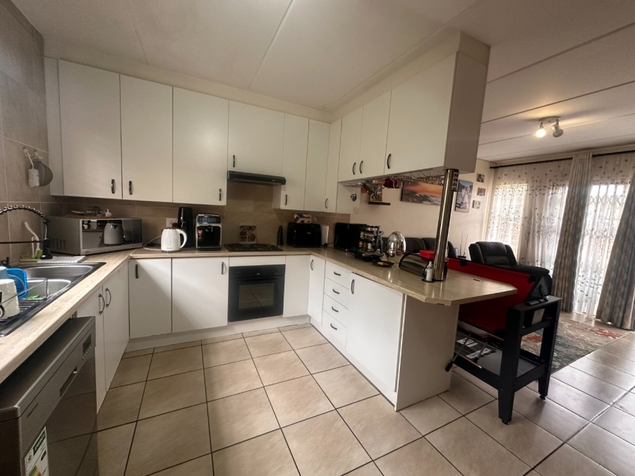 To Let 3 Bedroom Property for Rent in Wilgeheuwel Gauteng