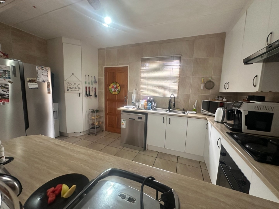 To Let 3 Bedroom Property for Rent in Wilgeheuwel Gauteng