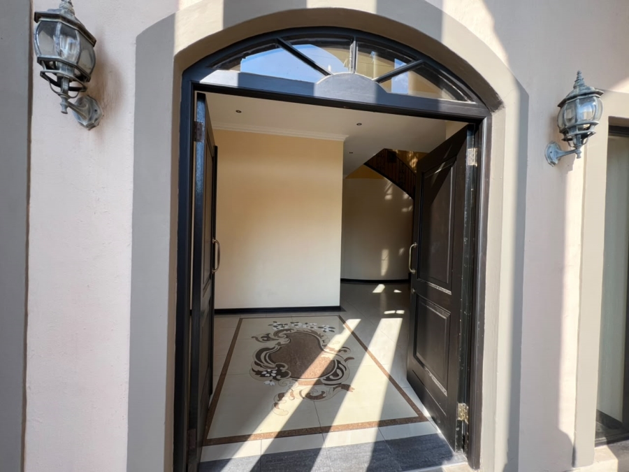 6 Bedroom Property for Sale in Beverley Gauteng