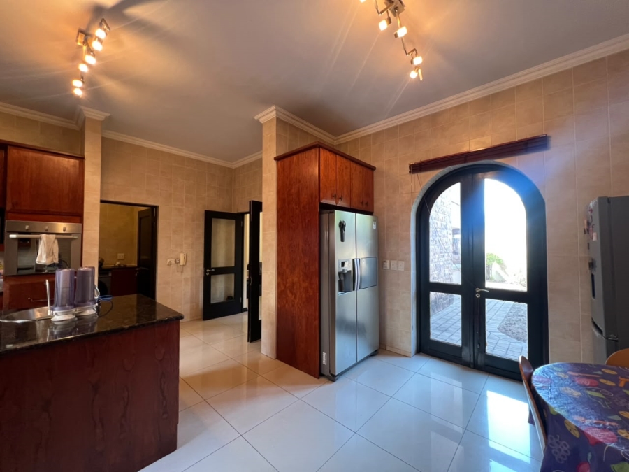 6 Bedroom Property for Sale in Beverley Gauteng