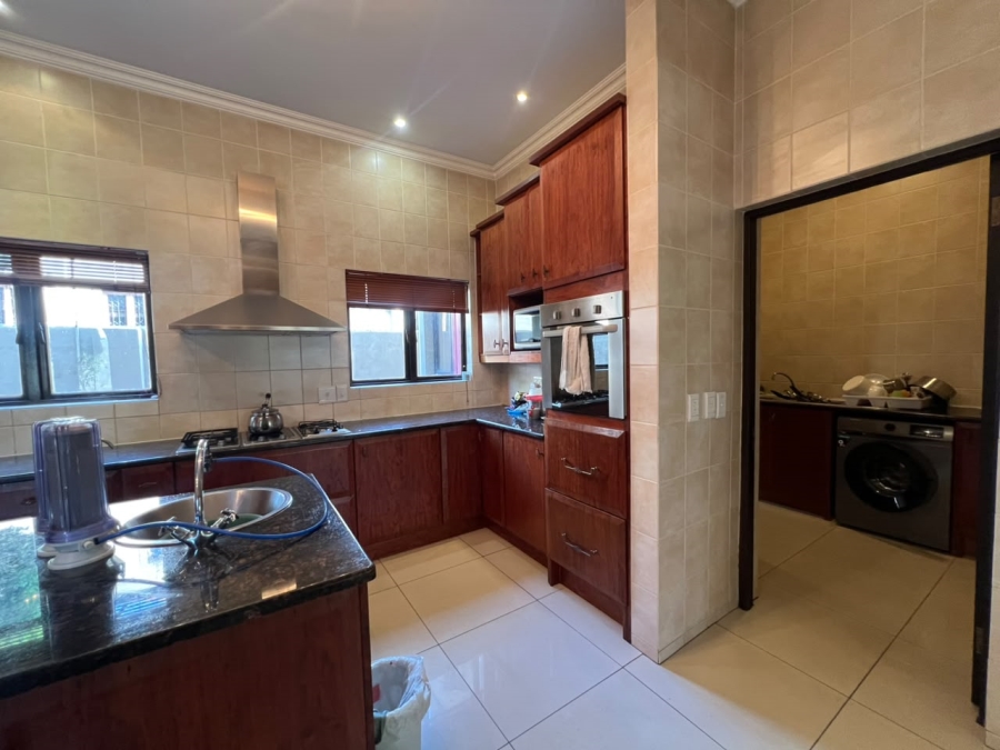 6 Bedroom Property for Sale in Beverley Gauteng