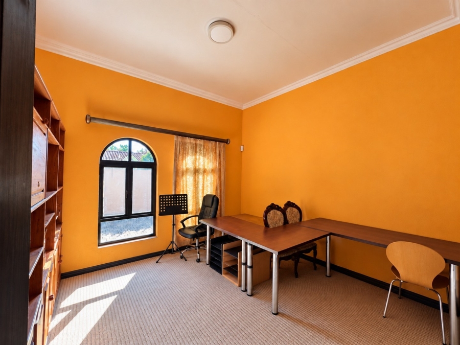 6 Bedroom Property for Sale in Beverley Gauteng