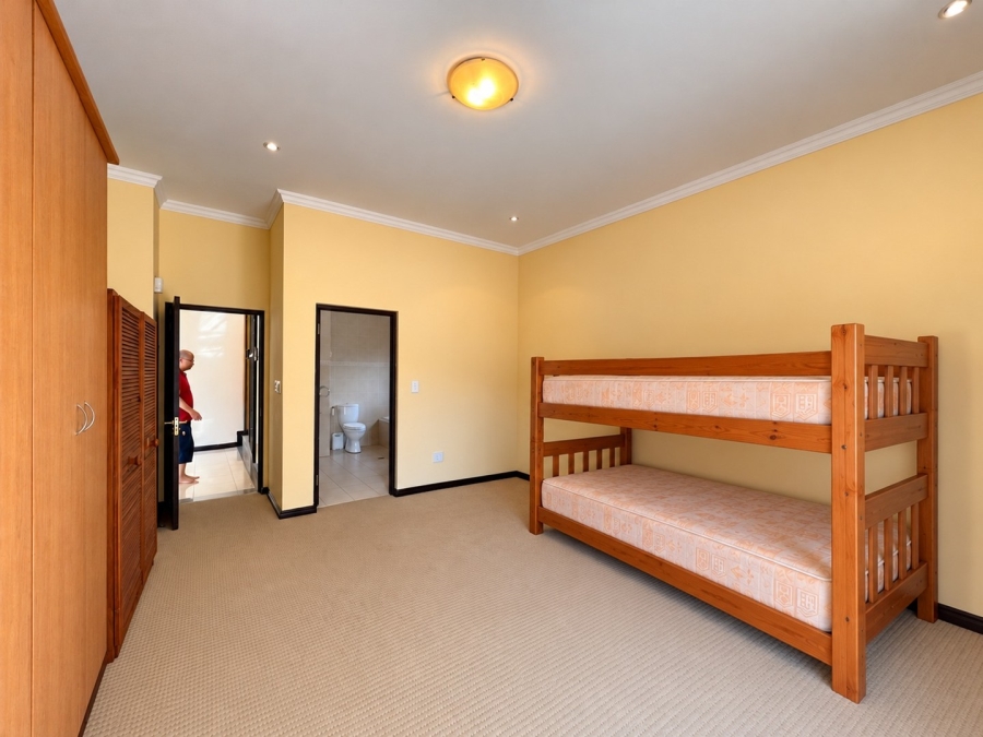 6 Bedroom Property for Sale in Beverley Gauteng
