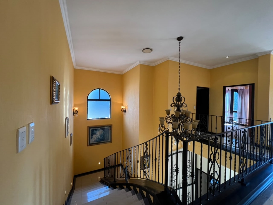 6 Bedroom Property for Sale in Beverley Gauteng