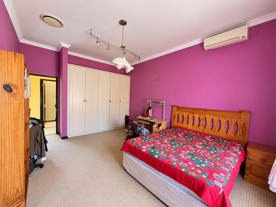 6 Bedroom Property for Sale in Beverley Gauteng